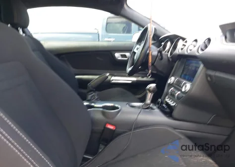 2021 Ford Mustang Ecoboost Fastback z USA, uszkodzony, nr VIN 1FA6P8TH0M5113922